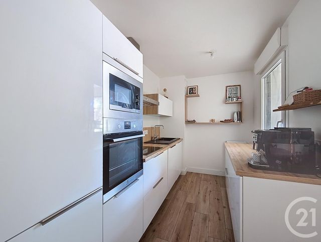 Afficher la photo en grand Appartement T4 à vendre - 4 pièces - 85 m2 - Bordeaux - 33 - AQUITAINE