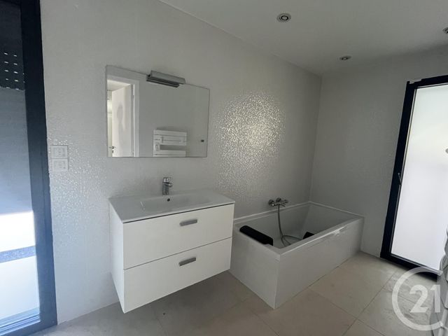 Maison &agrave; louer - 5 pi&egrave;ces - 151,70 m2 - Latresne - 33 - AQUITAINE